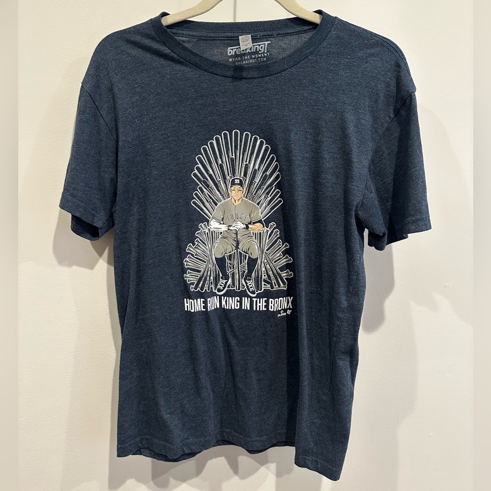 Breaking T Aaron Judge: Home Run King in the Bronx Unisex Adult T Shirt Size M